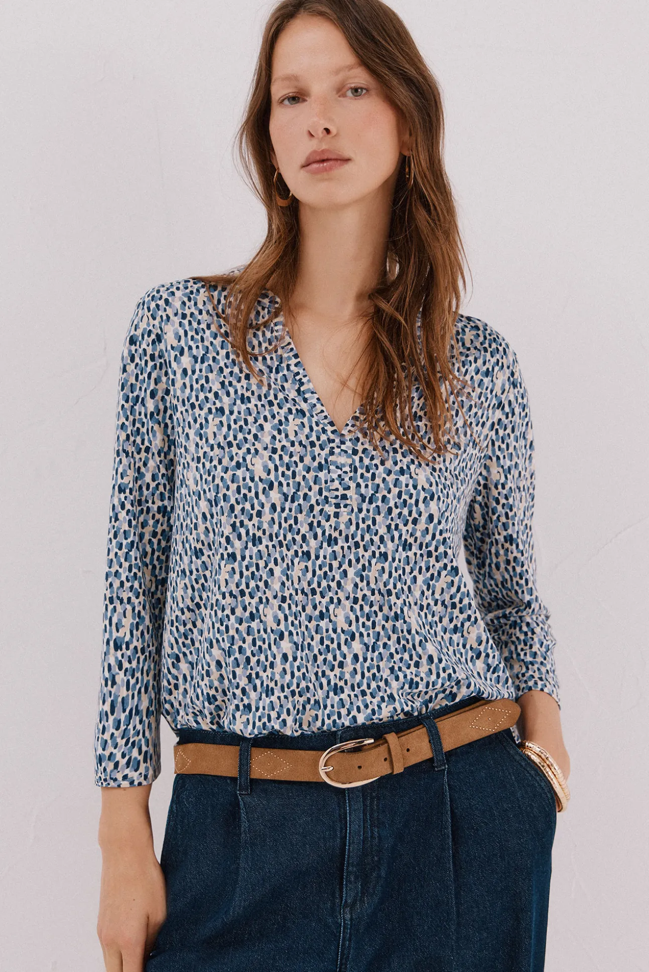 Top básico cuello mao