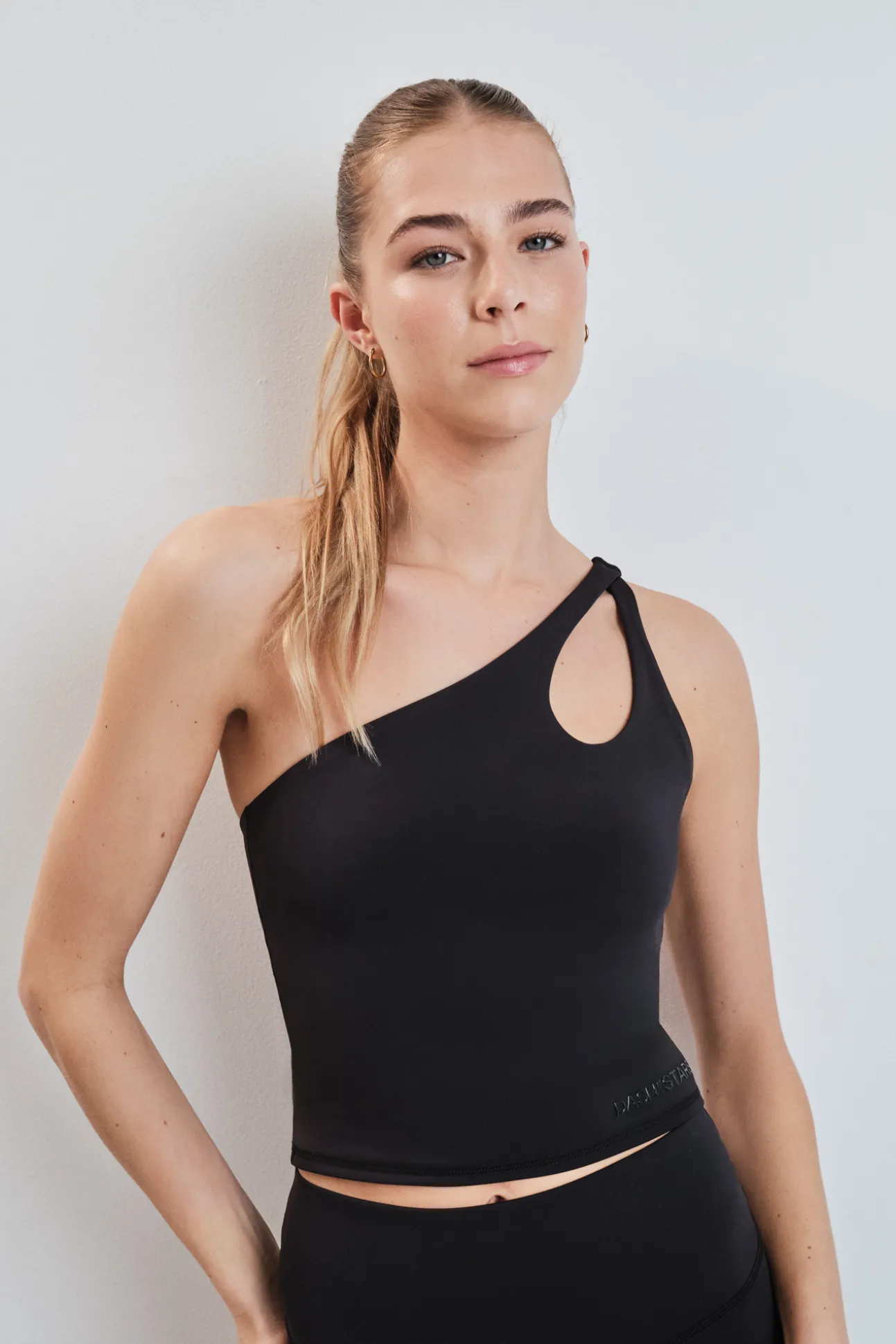 Top deportivo 4D Stretch asimétrico negro
