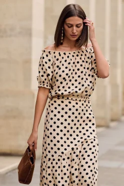 Top fluido con cuello bardot