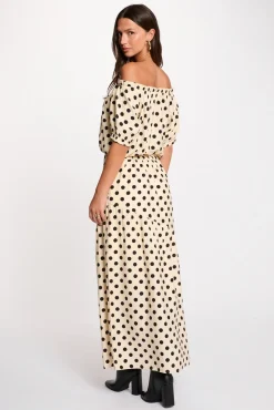 Top fluido con cuello bardot