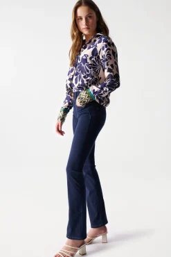 Vaqueros secret push in de corte bootcut