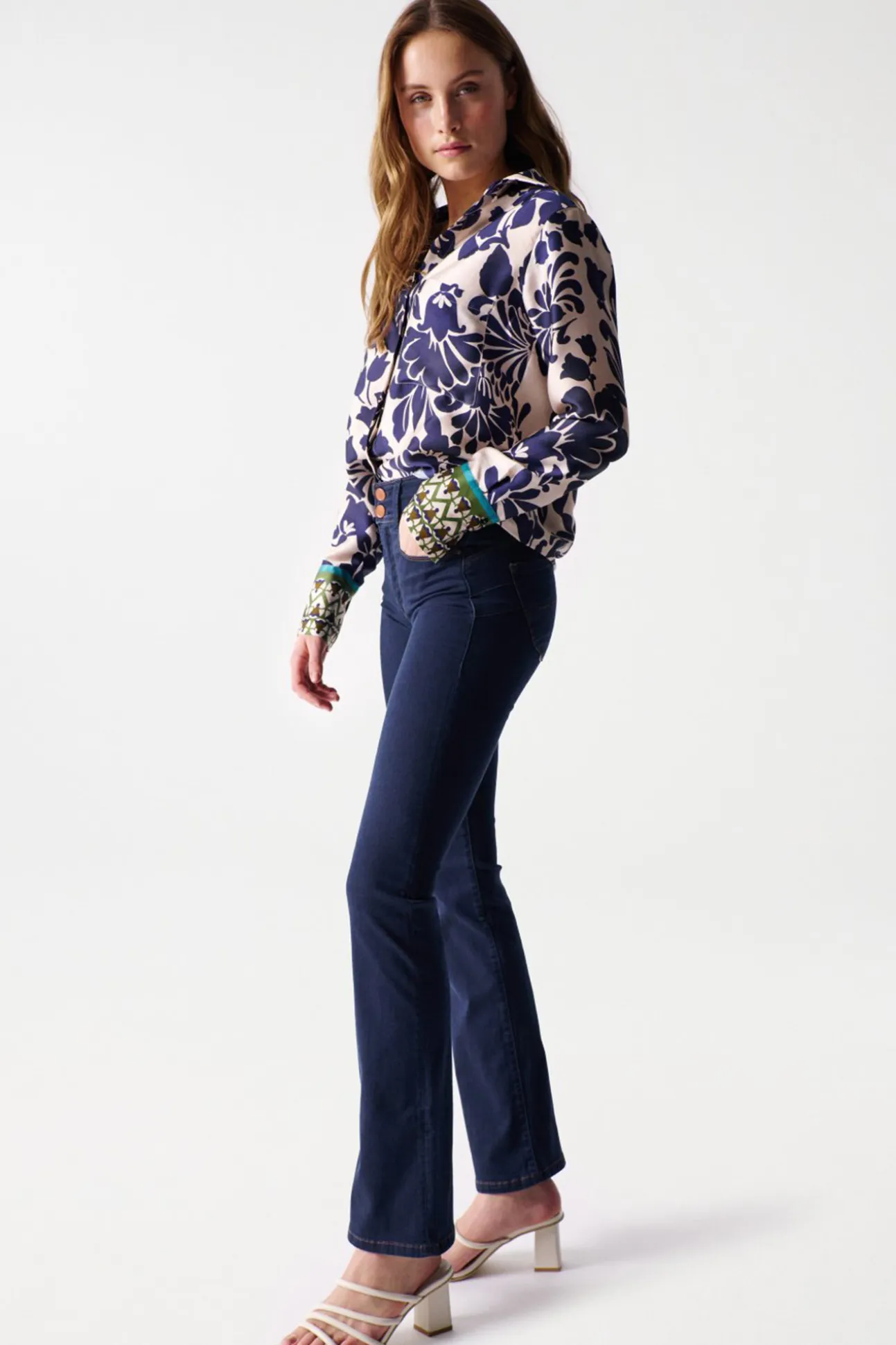 Vaqueros secret push in de corte bootcut