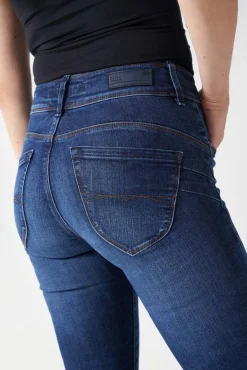 Vaqueros secret push in slim