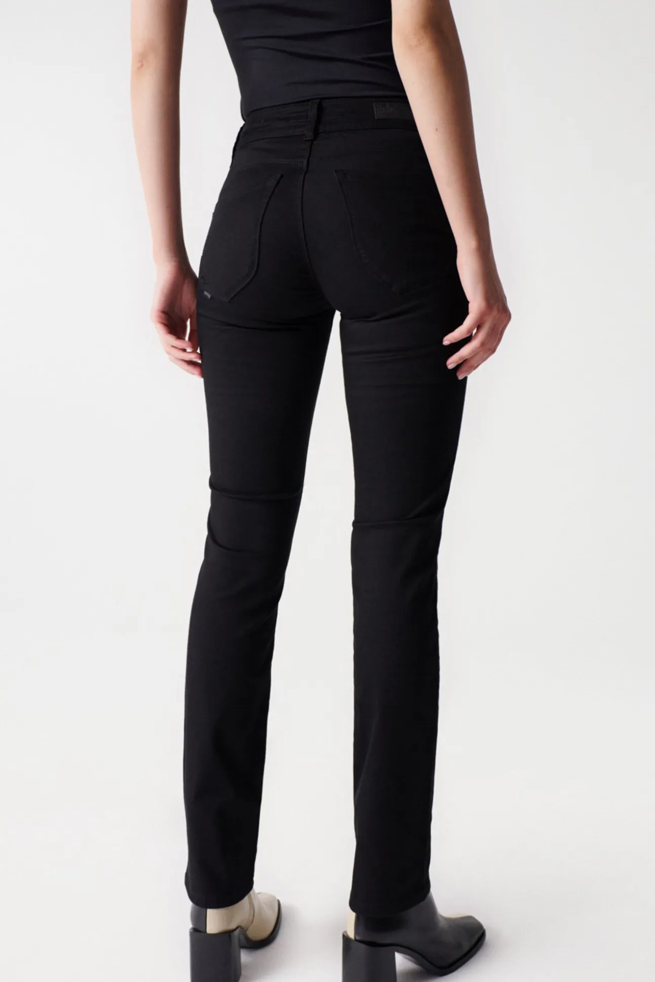 Vaqueros secret push in slim