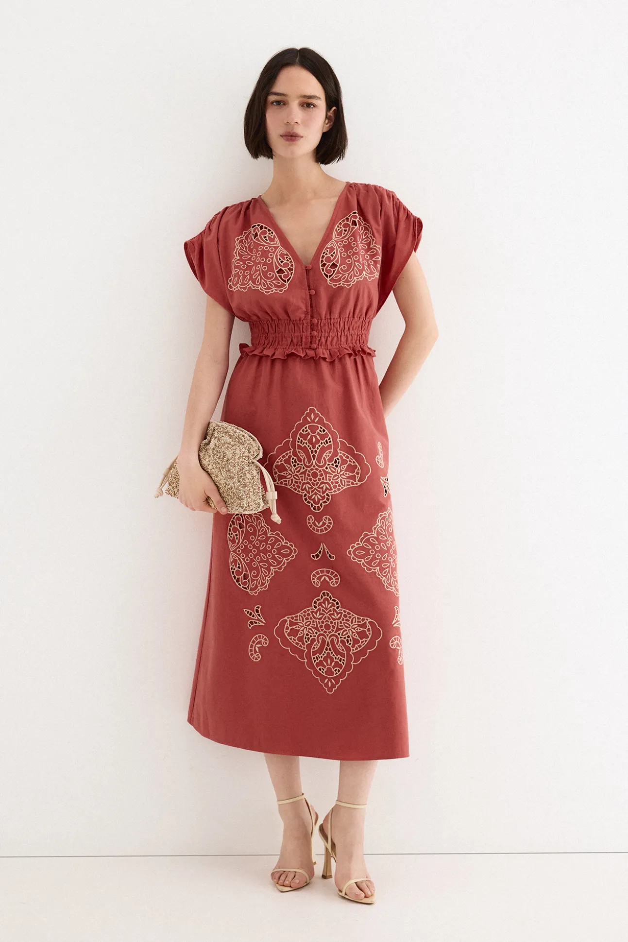 Vestido con bordados