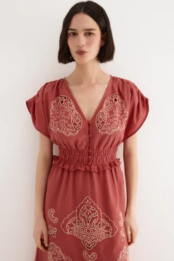 Vestido con bordados