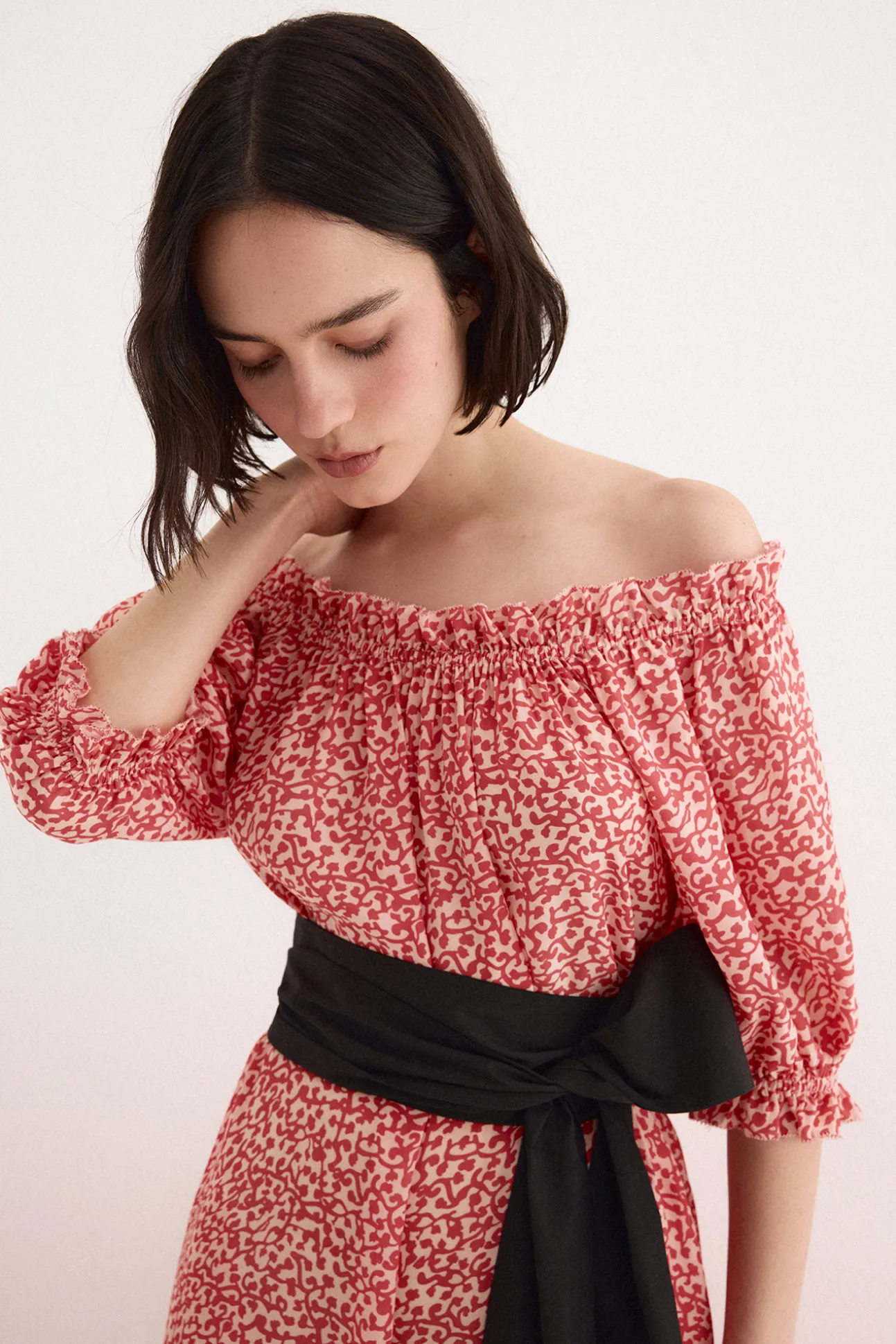 Vestido con lazada contraste