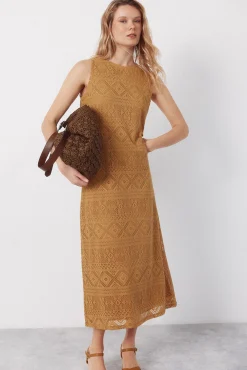 Vestido crochet mostaza