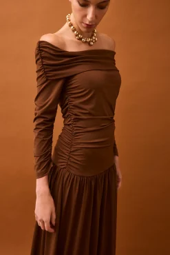 Vestido detalle hombros drapeado