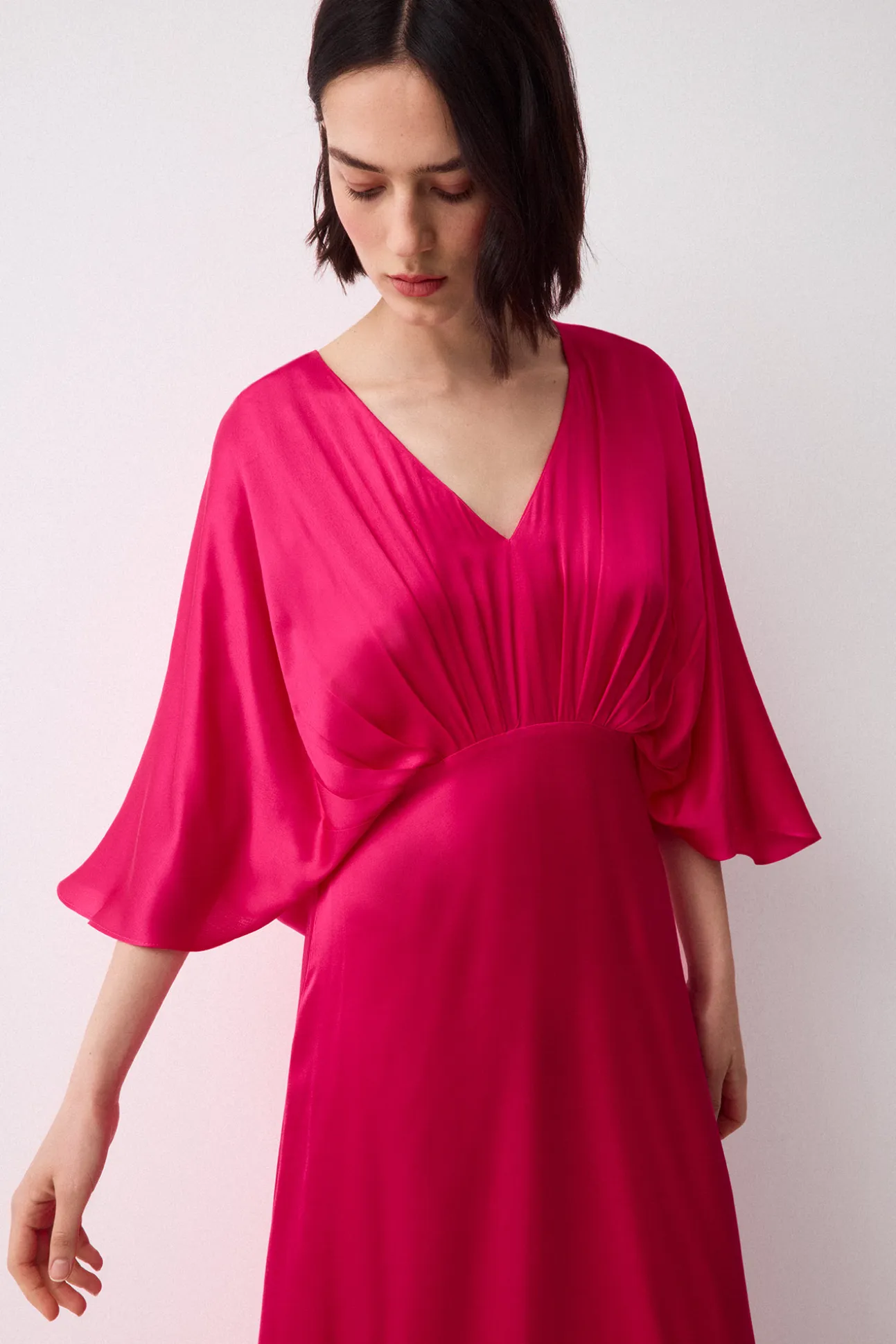 Vestido drapeado manga fluida