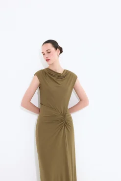 Vestido entallado frunces sin mangas