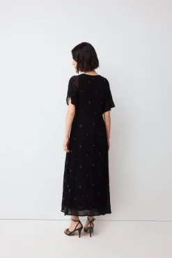 Vestido fluido detalle piedras