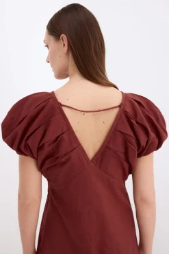Vestido largo midi con flores bordadas