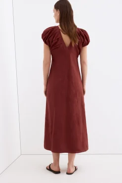 Vestido largo midi con flores bordadas