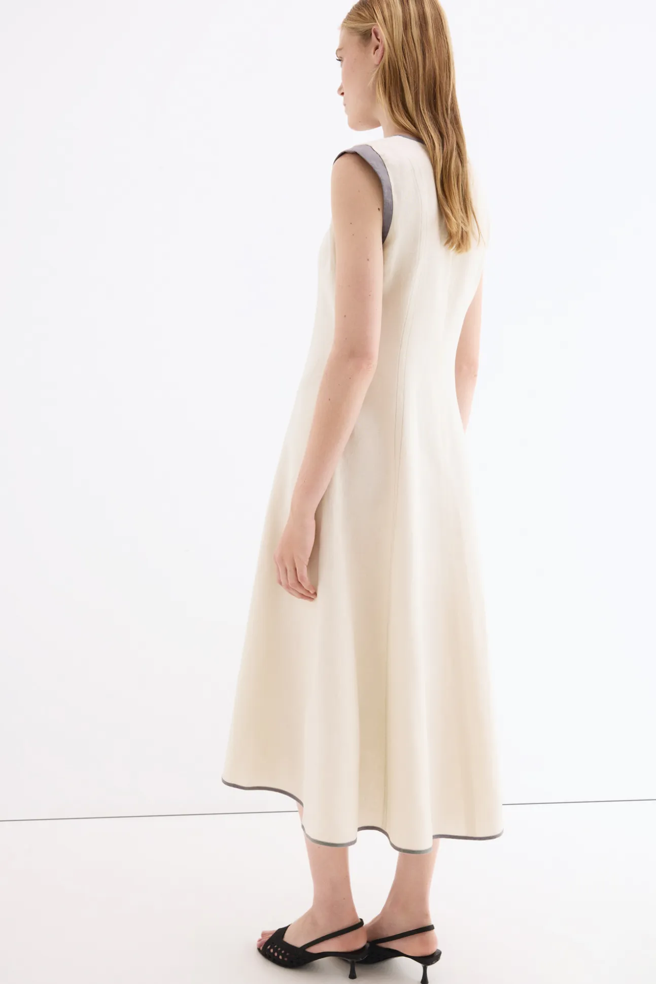 Vestido largo midi cortes