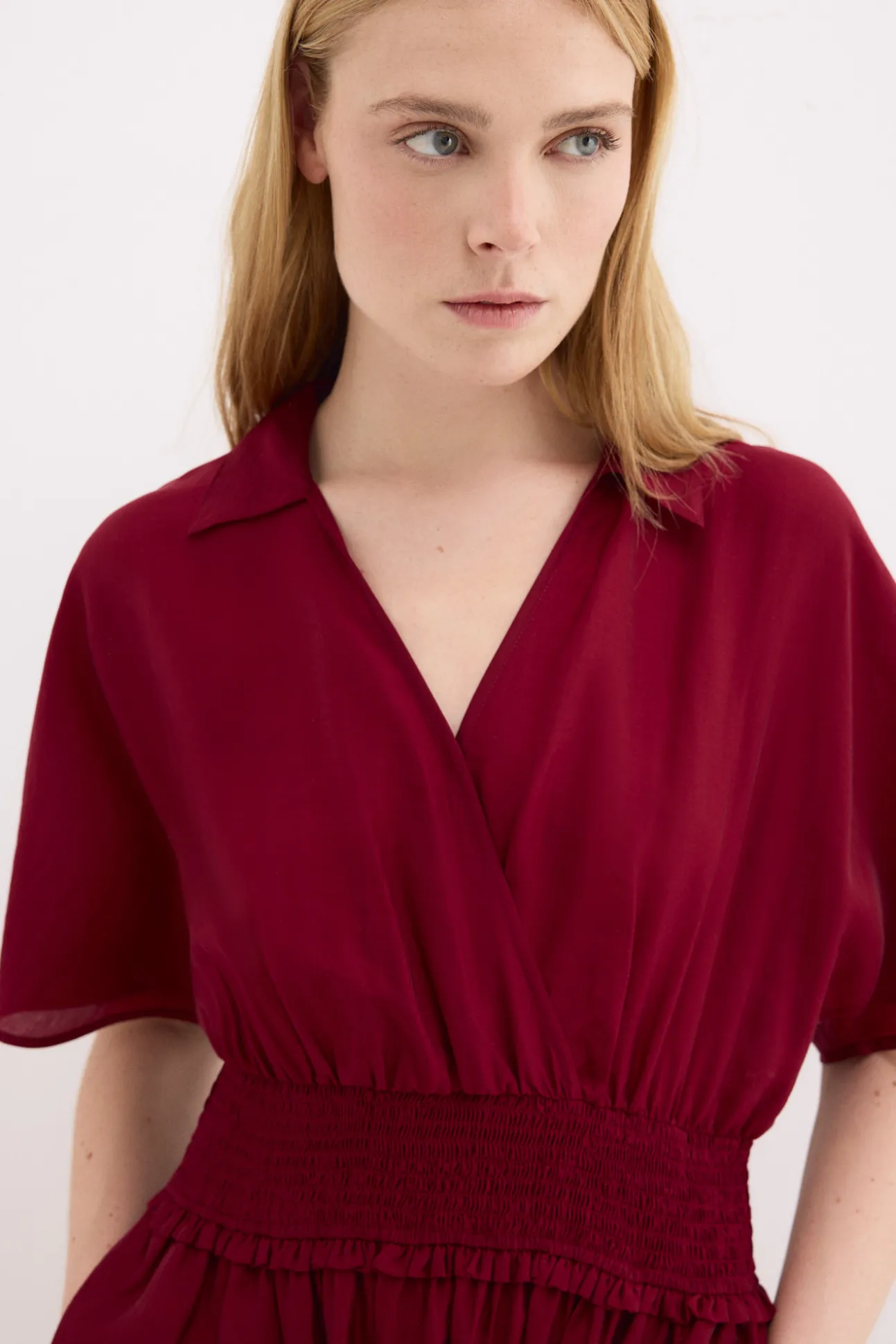 Vestido midi detalle frunces en cintura