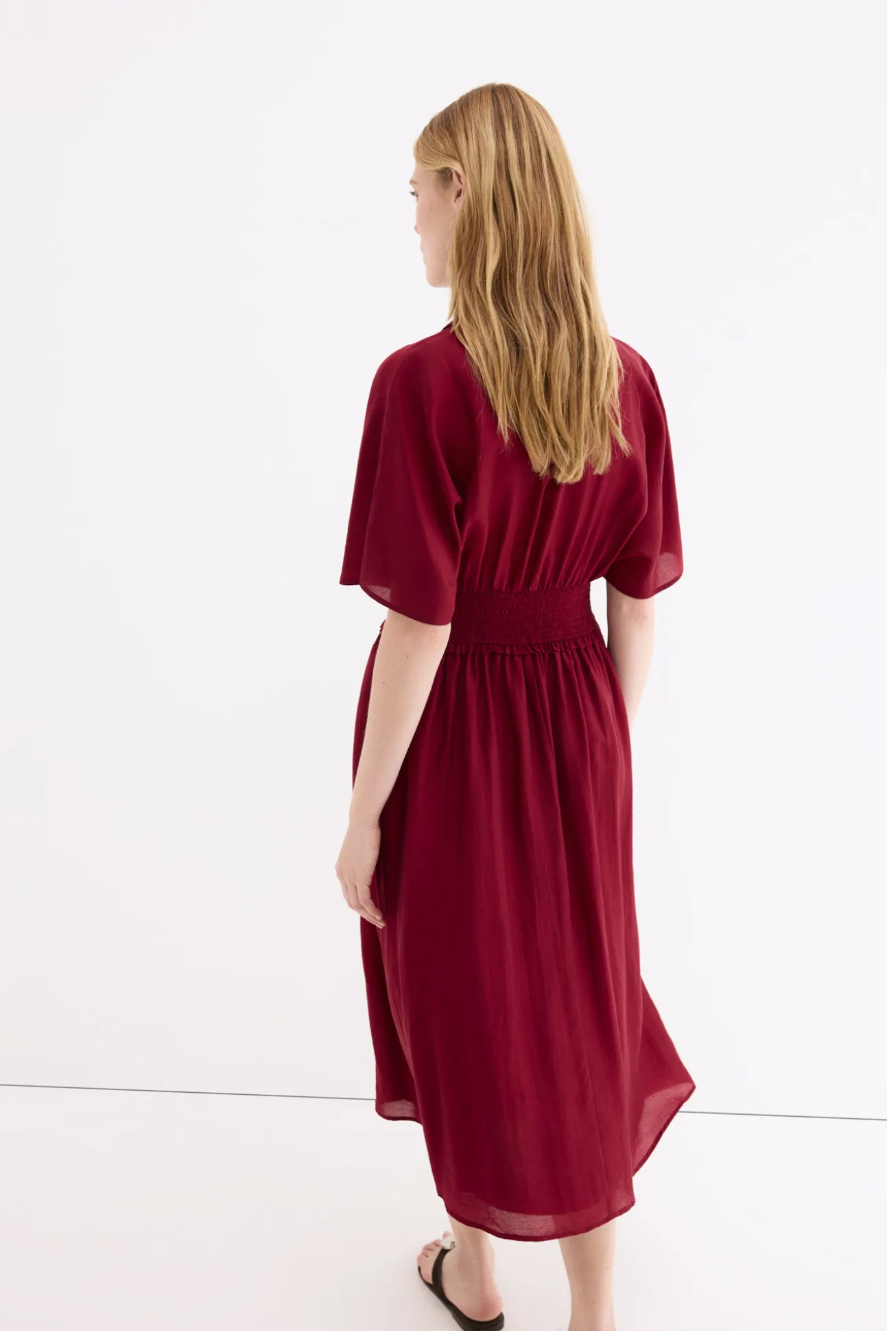Vestido midi detalle frunces en cintura