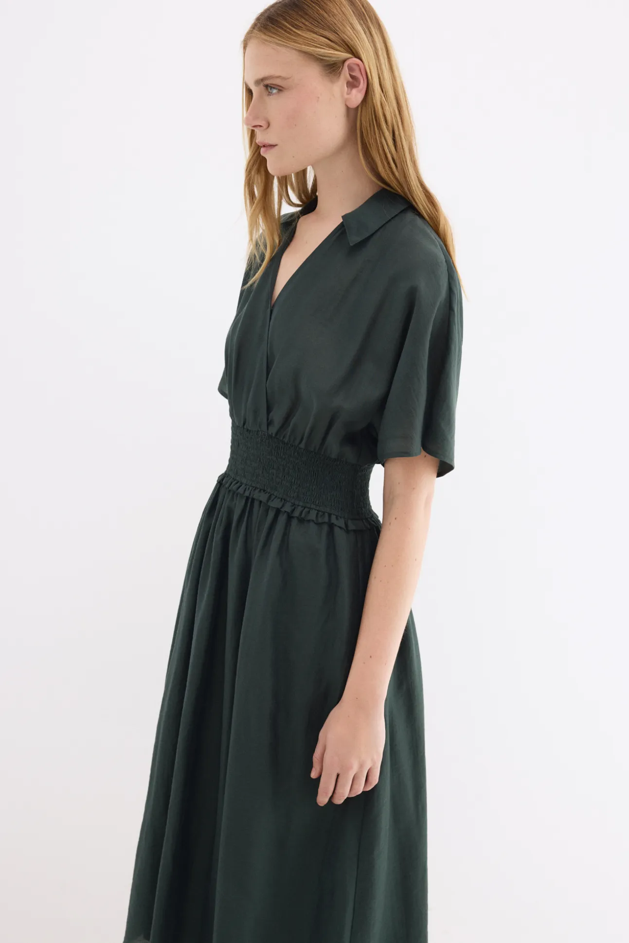 Vestido midi detalle frunces en cintura