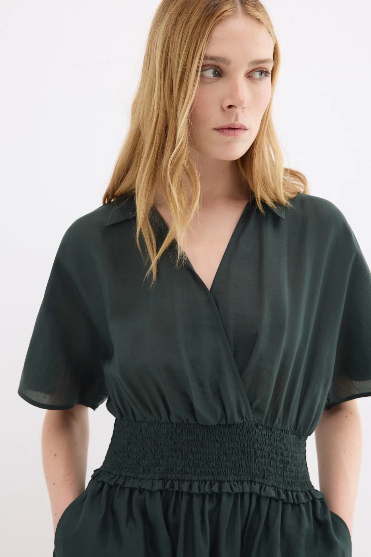 Vestido midi detalle frunces en cintura