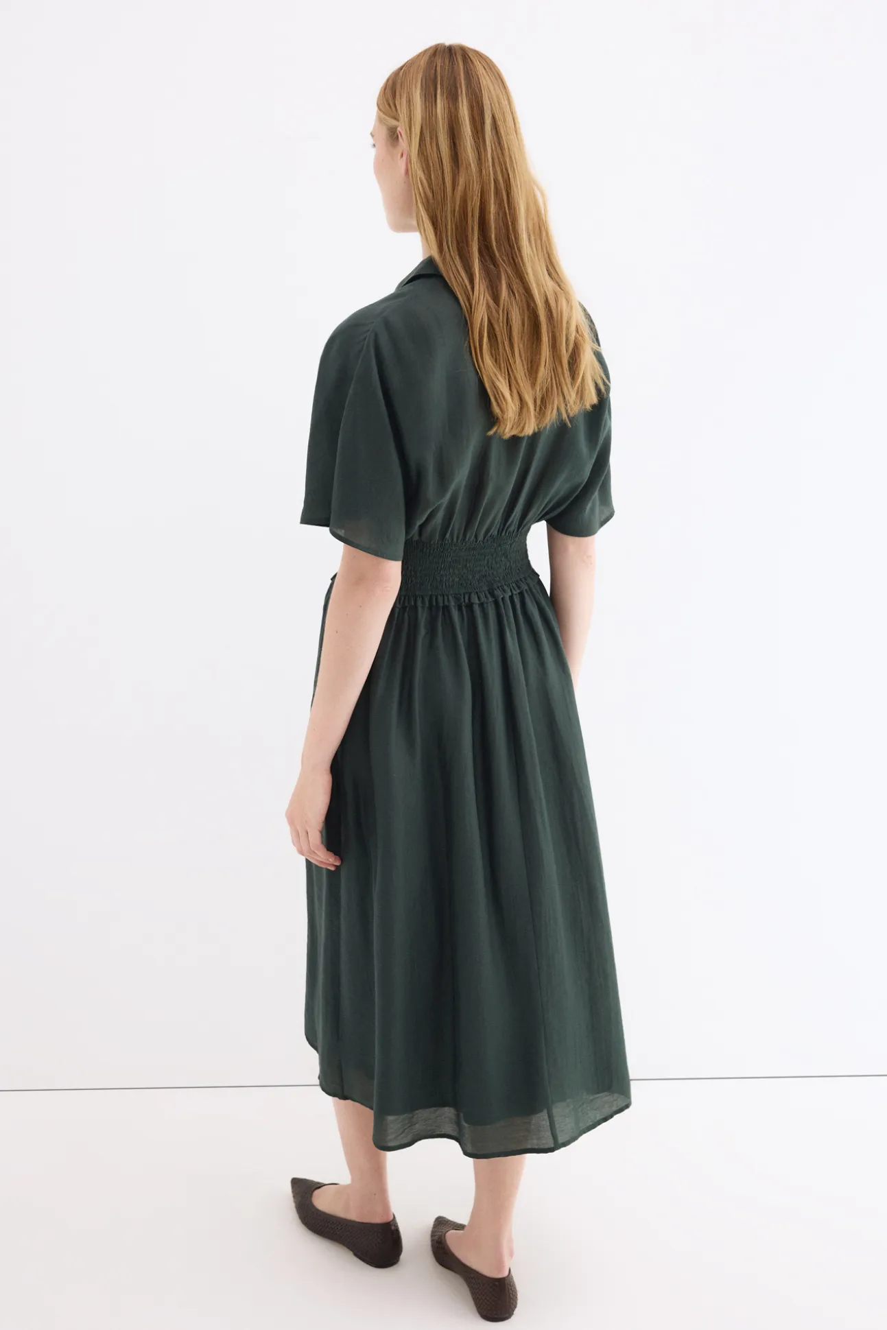 Vestido midi detalle frunces en cintura