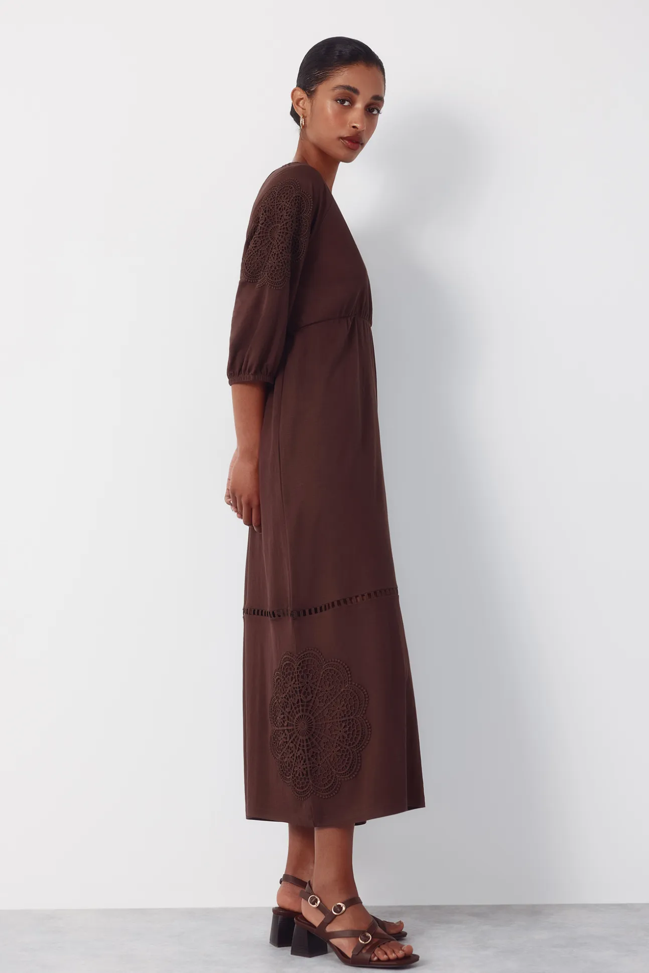 Vestido parche guipur floral