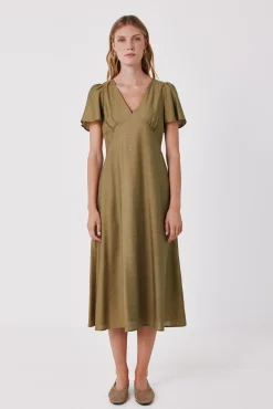 Vestido pico manga vuelo