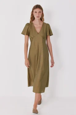 Vestido pico manga vuelo