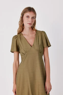 Vestido pico manga vuelo