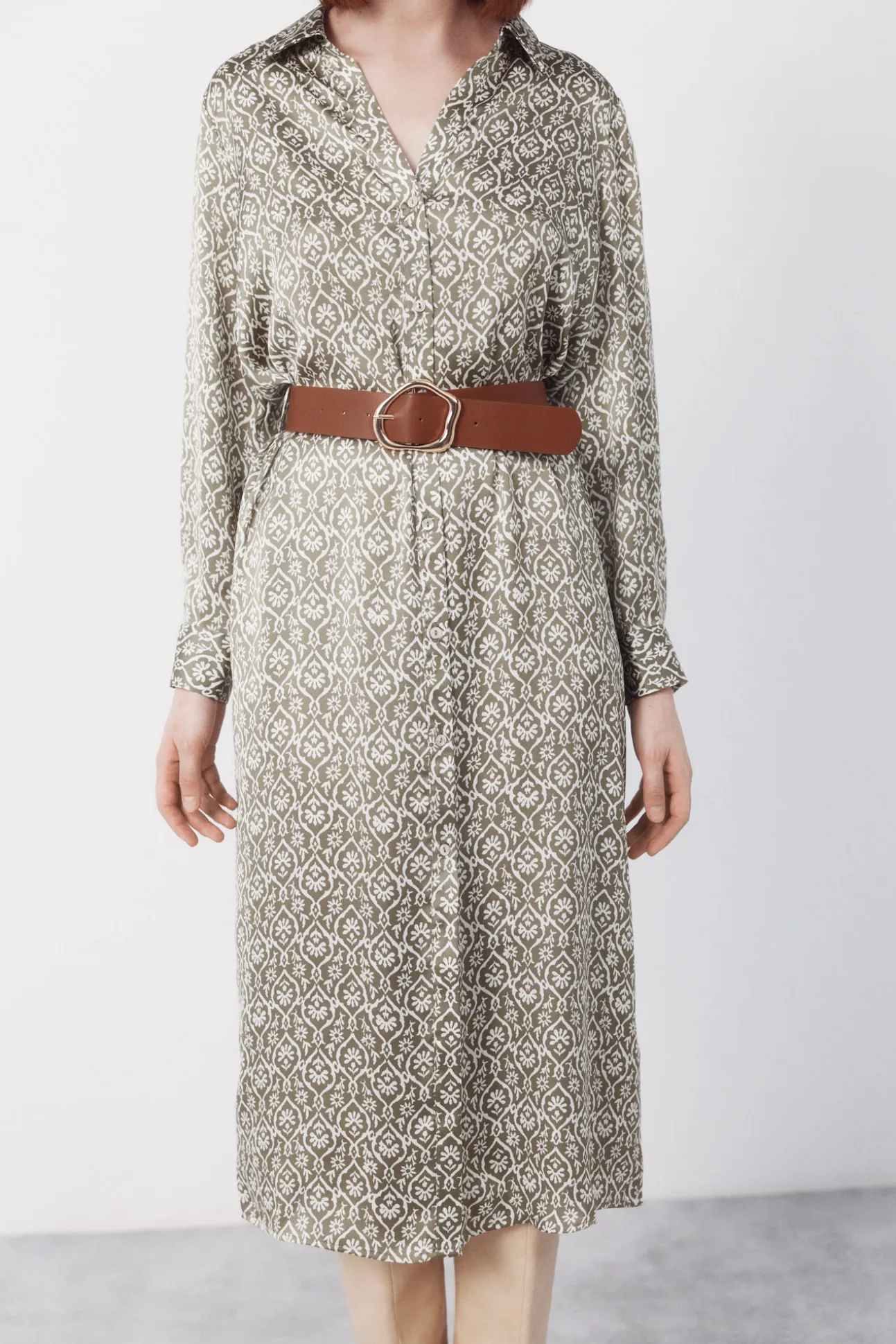 Vestido satinado camisero