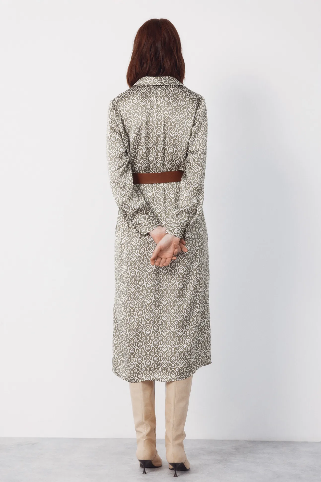 Vestido satinado camisero