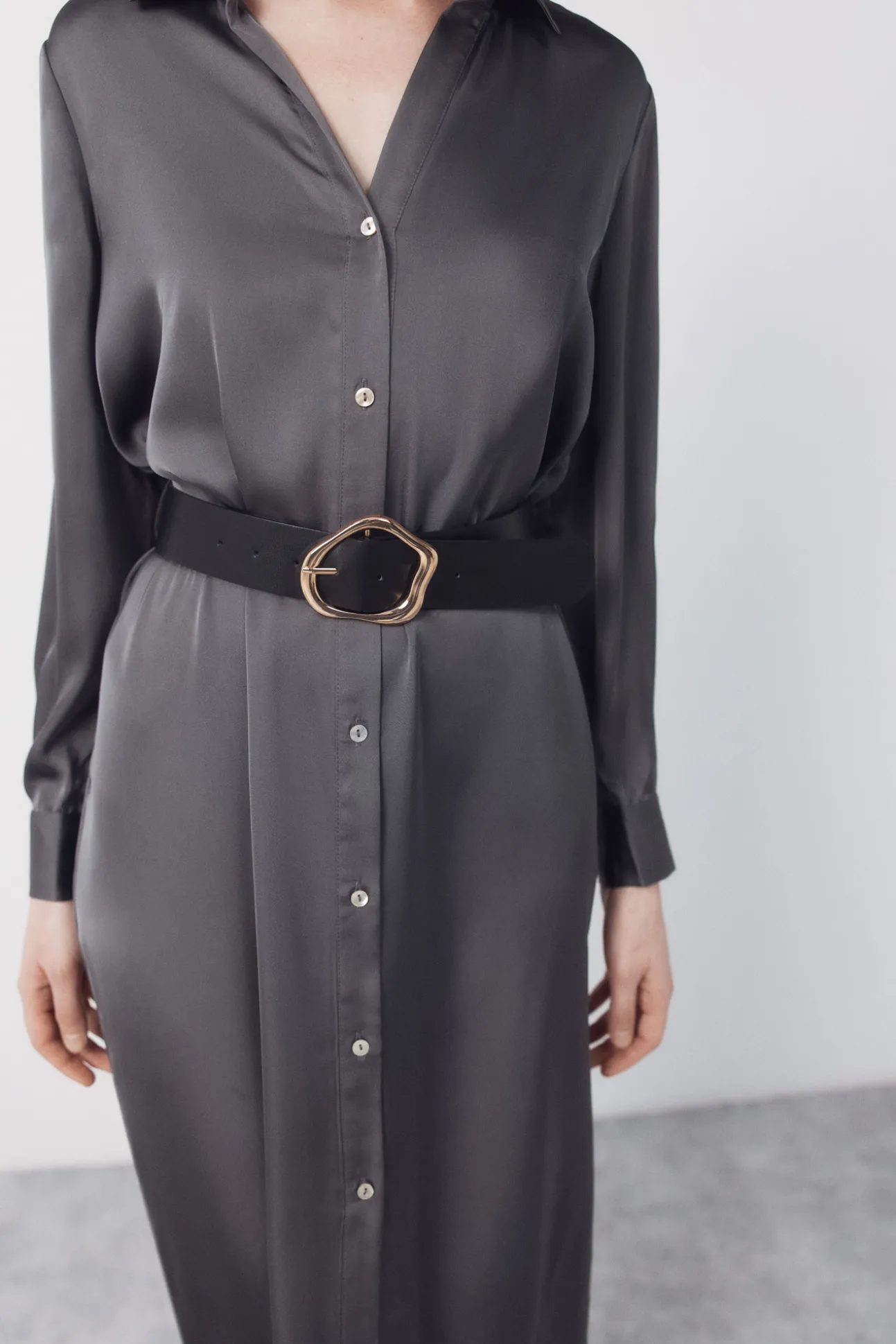 Vestido satinado camisero