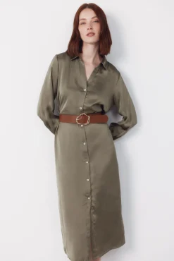Vestido satinado camisero