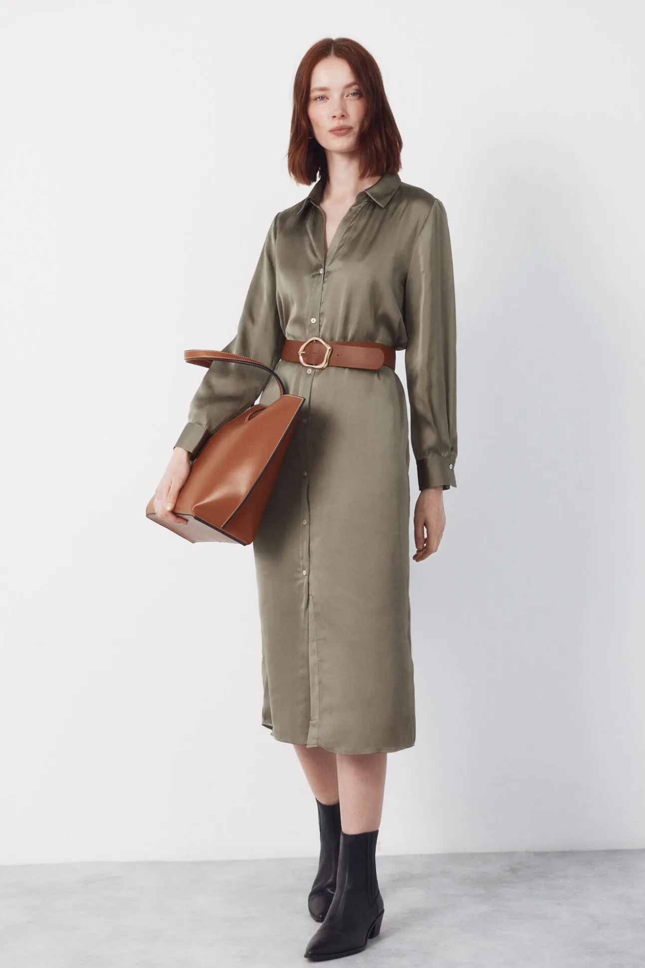 Vestido satinado camisero