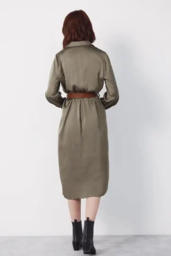 Vestido satinado camisero