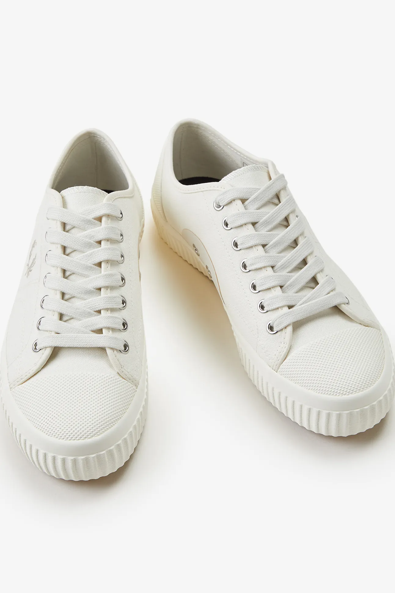 Zapatilla Hughes-low lona