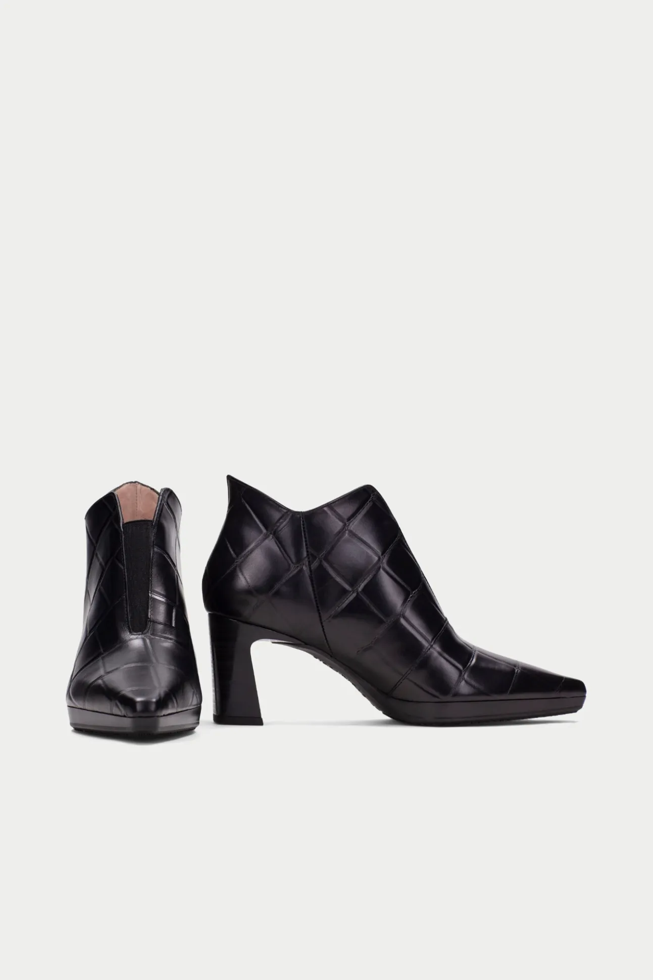 Zapato bangkok abotinado elástico hueco en v