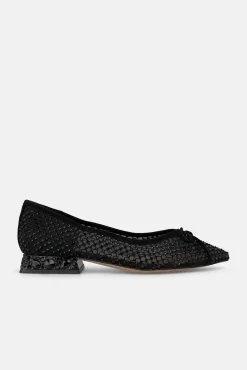 Zapato rejilla con tira de pedreria