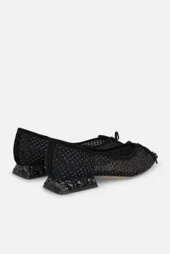 Zapato rejilla con tira de pedreria