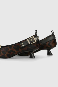 Zapatos de salón en piel efecto animal print con adornos