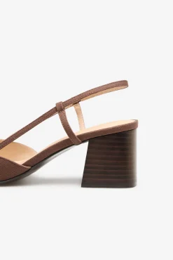 Zapato tacón destalonado